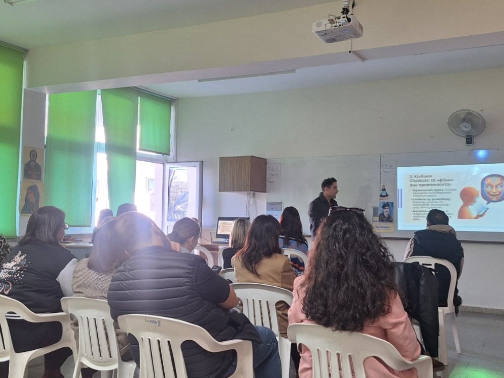 Επιμορφωτικό σεμινάριο προς τους γονείς από τον Δρα Παναγιώτη Κοσμά με θέμα: «ΤΝ, ψηφιακές τεχνολογίες και παιδιά: Τι πρέπει να ξέρουμε», στα πλαίσια του προγράμματος Επαγγελματικής Μάθησης του σχολείου μας με το ΠΙΚ.