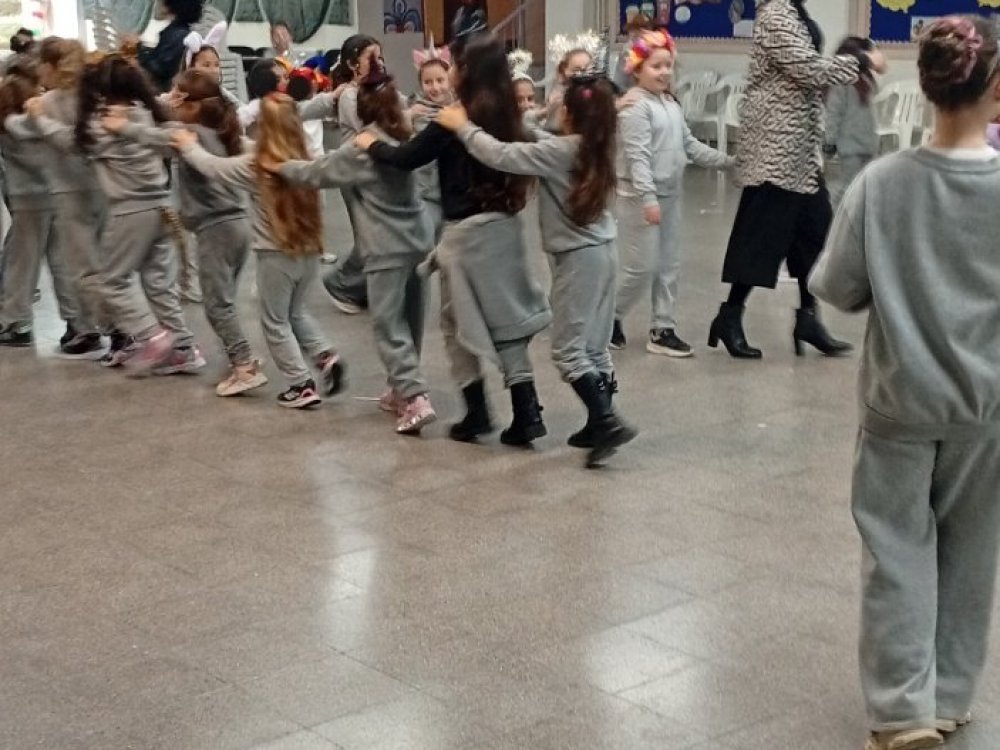 Τσικνοπέμπτη στο σχολείο με φαγητό και χορο