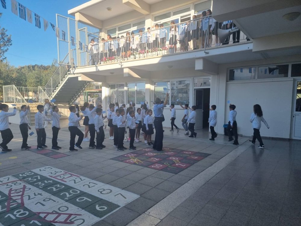 Επέτειος της 28ης Οκτωβρίου απο τα παιδια του Γ'1 και Γ'2