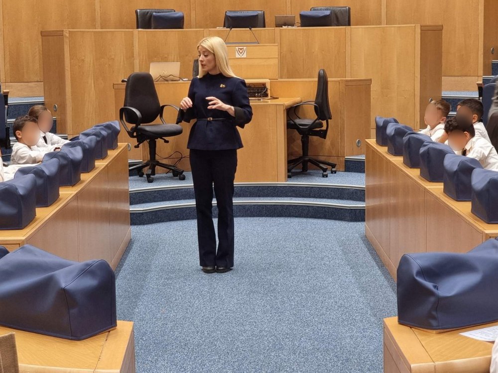 Επίσκεψη μαθητών της Γ' τάξης στη Βουλή των Αντιπροσώπων και υποδοχή των παιδιών απο την Πρόεδρο της Βουλής κ. Αννίτα Δημητρίου