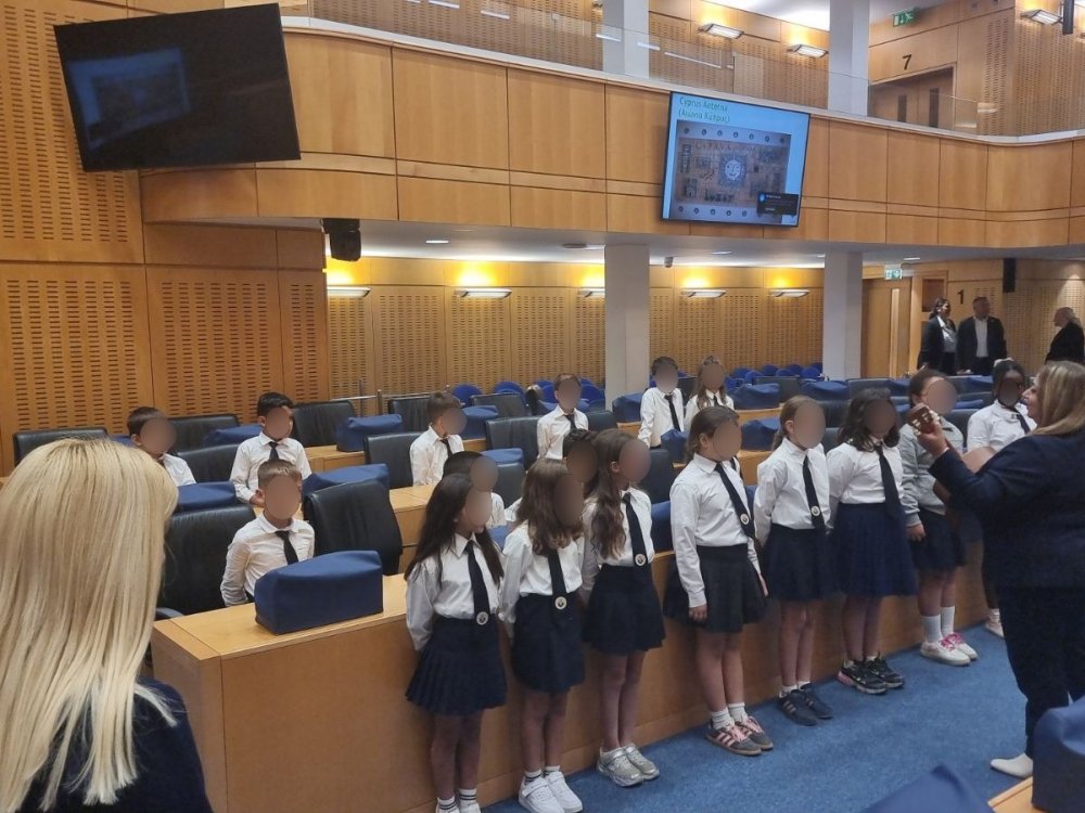 Επίσκεψη μαθητών της Γ' τάξης στη Βουλή των Αντιπροσώπων και υποδοχή των παιδιών απο την Πρόεδρο της Βουλής κ. Αννίτα Δημητρίου