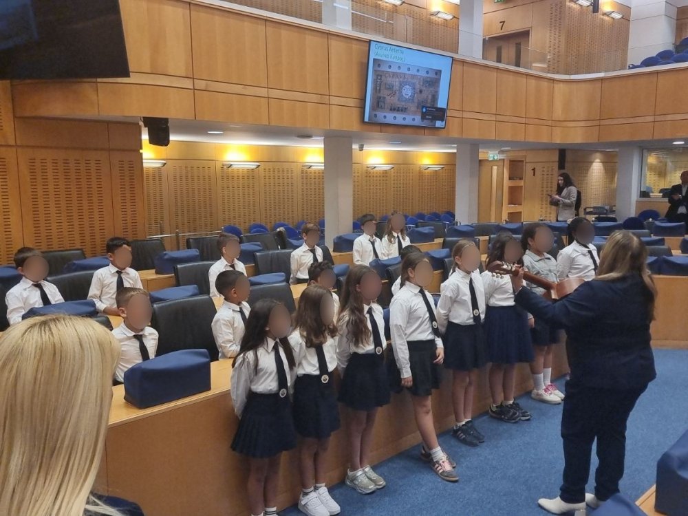 Επίσκεψη μαθητών της Γ' τάξης στη Βουλή των Αντιπροσώπων και υποδοχή των παιδιών απο την Πρόεδρο της Βουλής κ. Αννίτα Δημητρίου