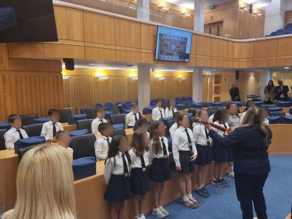 Επίσκεψη μαθητών της Γ' τάξης στη Βουλή των Αντιπροσώπων και υποδοχή των παιδιών απο την Πρόεδρο της Βουλής κ. Αννίτα Δημητρίου