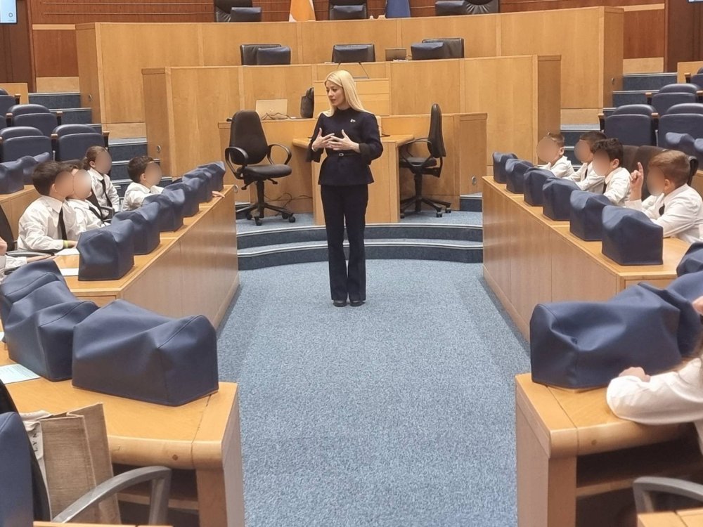 Επίσκεψη μαθητών της Γ' τάξης στη Βουλή των Αντιπροσώπων και υποδοχή των παιδιών απο την Πρόεδρο της Βουλής κ. Αννίτα Δημητρίου