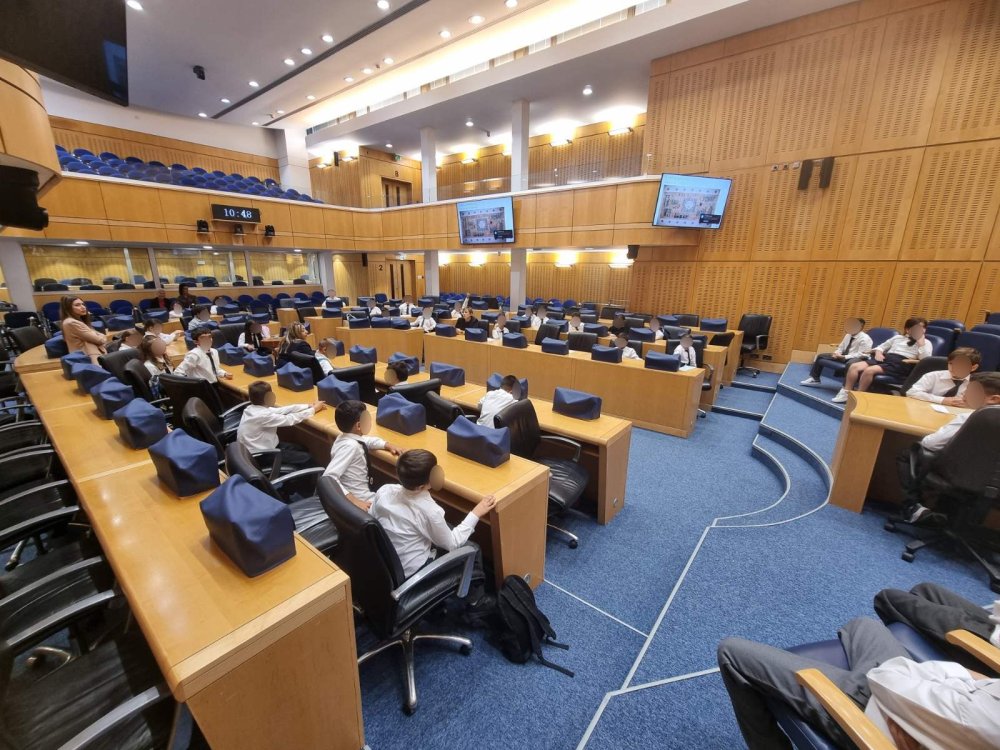 Επίσκεψη μαθητών της Γ' τάξης στη Βουλή των Αντιπροσώπων και υποδοχή των παιδιών απο την Πρόεδρο της Βουλής κ. Αννίτα Δημητρίου