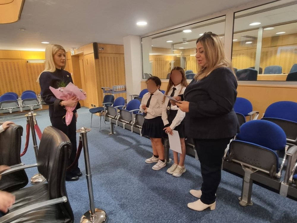 Επίσκεψη μαθητών της Γ' τάξης στη Βουλή των Αντιπροσώπων και υποδοχή των παιδιών απο την Πρόεδρο της Βουλής κ. Αννίτα Δημητρίου