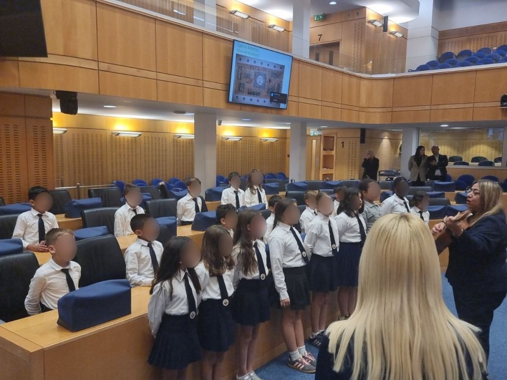 Επίσκεψη μαθητών της Γ' τάξης στη Βουλή των Αντιπροσώπων και υποδοχή των παιδιών απο την Πρόεδρο της Βουλής κ. Αννίτα Δημητρίου