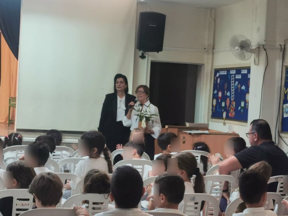 Στα πλαίσια του διαχρονικου υπό έμφαση στοχου μας "Δεν ξεχνώ και αγωνιζομαι" απο τον κατεχόμενο δημο της Κερυνειας, η κ. Μαρία Κουρουγιαννη μίλησε σε ολα τα παιδια του σχολείου για την Κερυνεια...