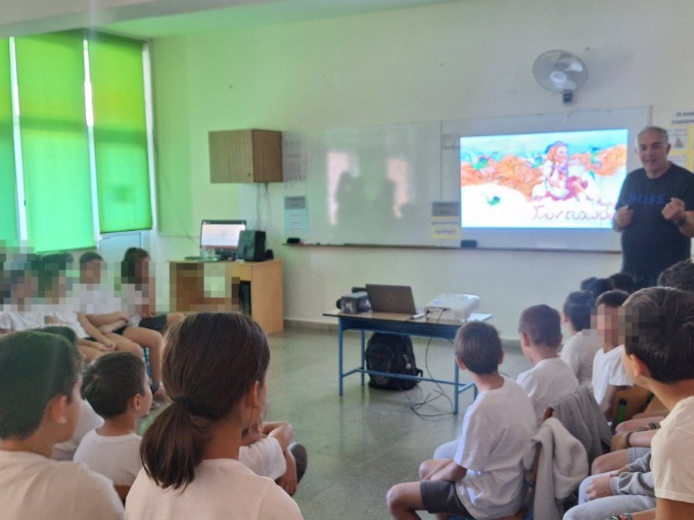 Παρουσίαση παραμυθιου για την υγιεινή των δοντιων απο τον οδοντίατρο Δρ Λασπο στα παιδιά του  Γ'1 και Γ'2