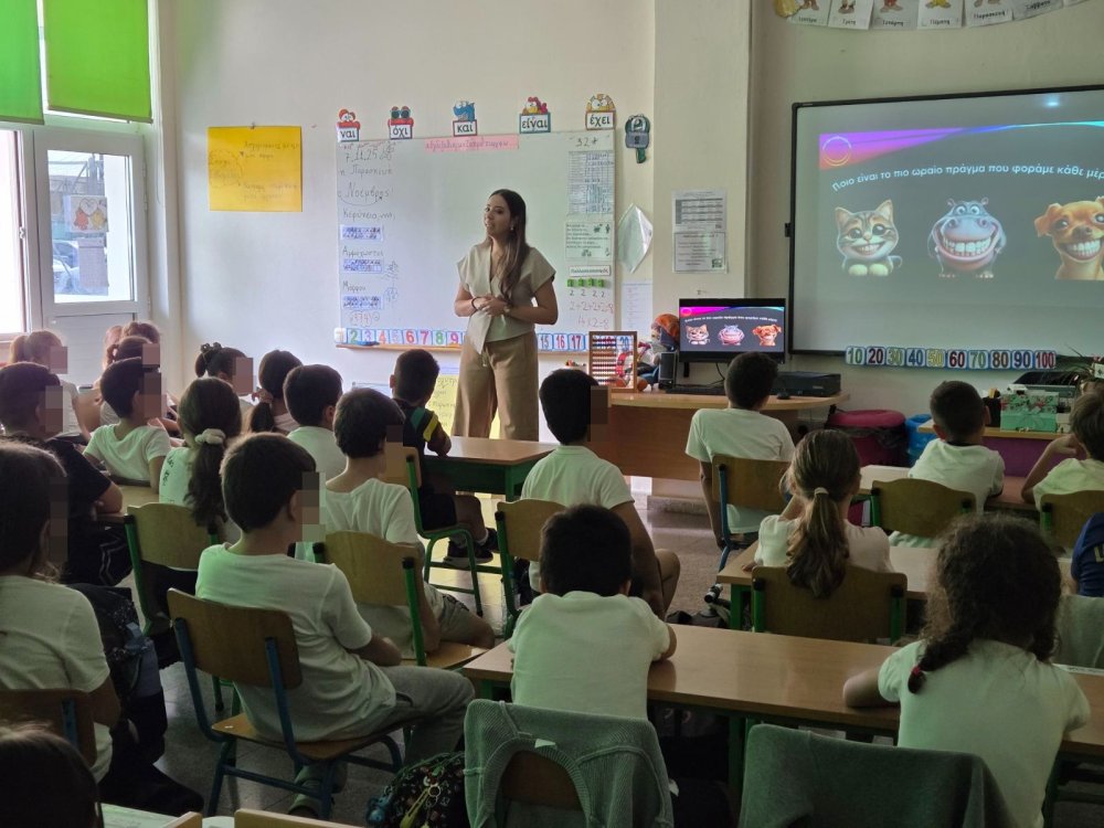  Διάλεξη για τη στοματική υγιεινη στα παιδιά της Β' τάξης απο εξωτερικούς συνεργάτες του σχολείου